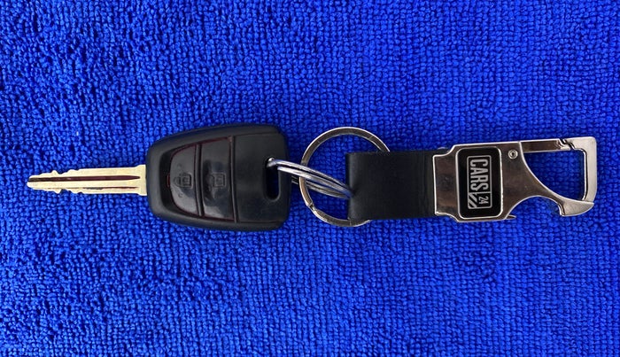 2017 Hyundai Grand i10 Magna 1.2 AT  VTVT, Petrol, Automatic, 43,064 km, Key Close Up