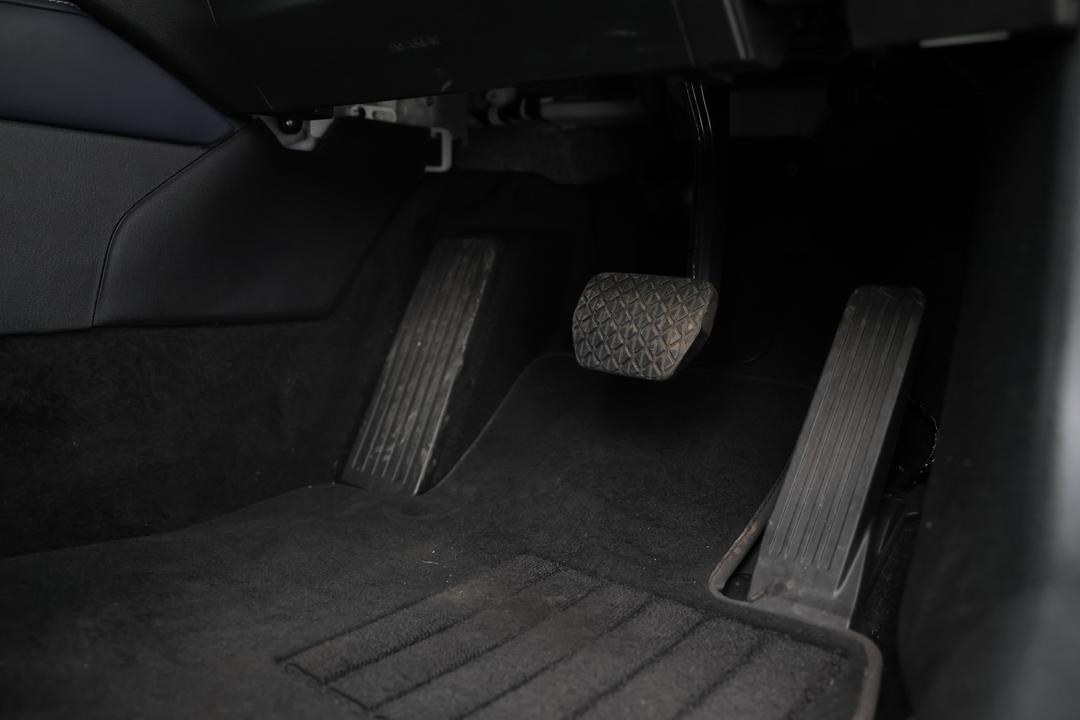 2024 Mazda CX-30 G20 Evolve (FWD), Automatic, 15581 km, Utility Switches/Buttons