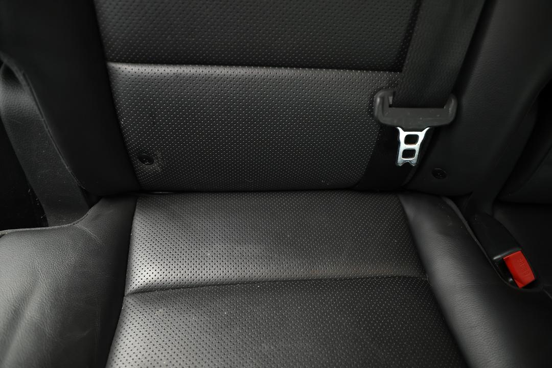 2015 Hyundai Santa Fe Elite Crdi (4x4), Automatic, 105346 km, Pedals and Footmat