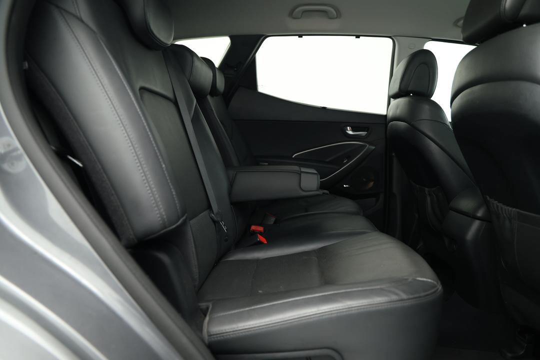 2015 Hyundai Santa Fe Elite Crdi (4x4), Automatic, 105346 km, Right Side Rear Door Cabin View