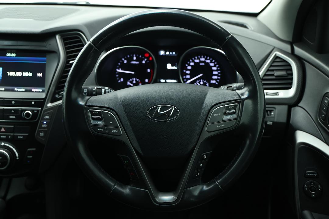 2015 Hyundai Santa Fe Elite Crdi (4x4), Automatic, 105346 km, Steering Wheel Close-up