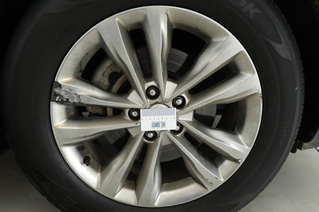 2015 Hyundai Santa Fe Elite Crdi (4x4), Automatic, 105346 km, Wheels Rim Rear LHS Gutter Rash