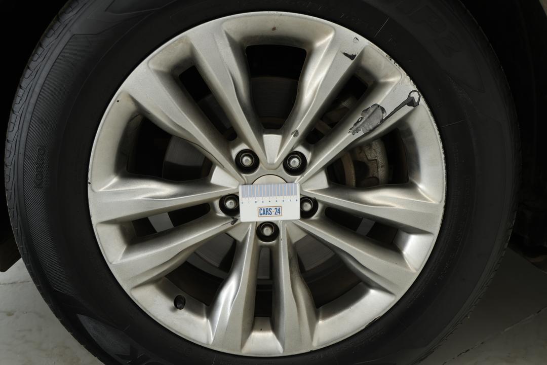2015 Hyundai Santa Fe Elite Crdi (4x4), Automatic, 105346 km, Wheels Rim Rear RHS Gutter Rash