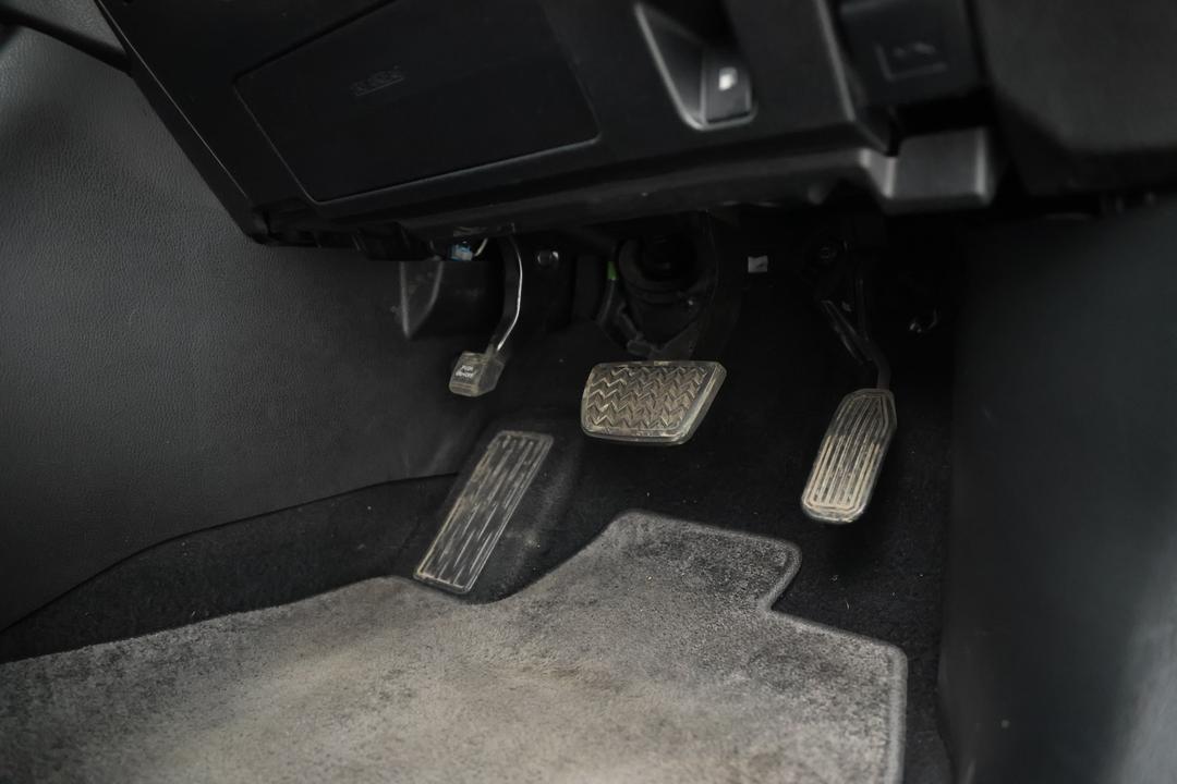 2017 Toyota Kluger Gxl (4x2), Automatic, 80530 km, Pedals and Footmat