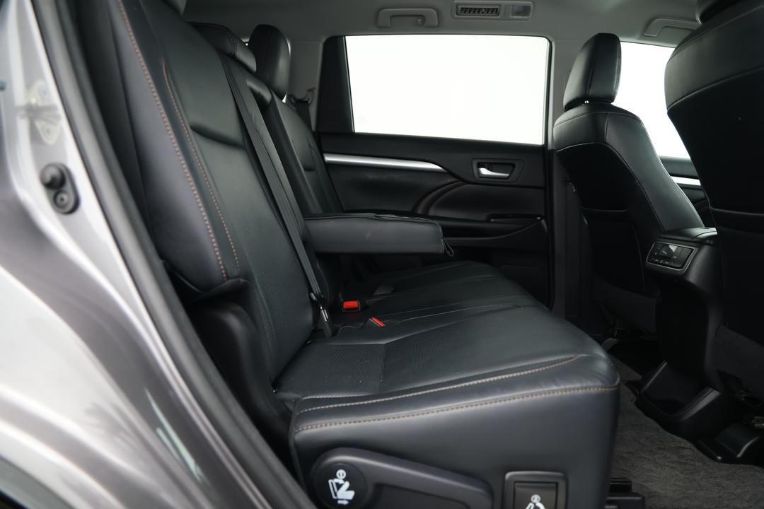 2017 Toyota Kluger Gxl (4x2), Automatic, 80530 km, Right Side Rear Door Cabin View
