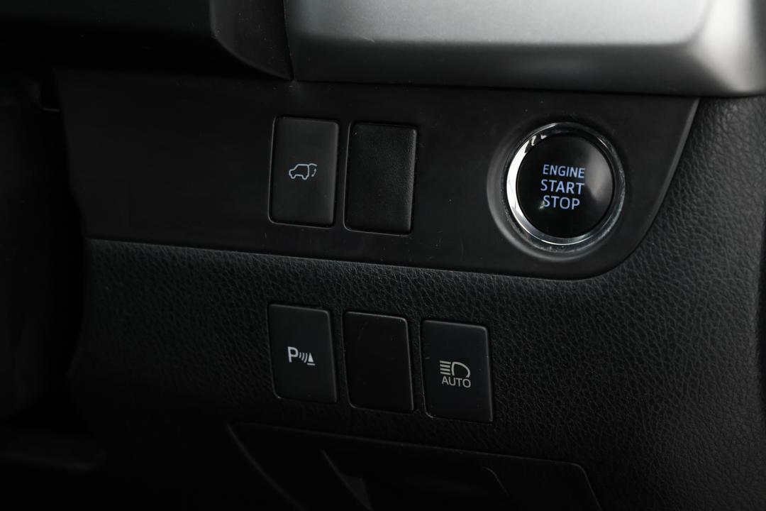 2017 Toyota Kluger Gxl (4x2), Automatic, 80530 km, Drivers Side Adjustment Panel