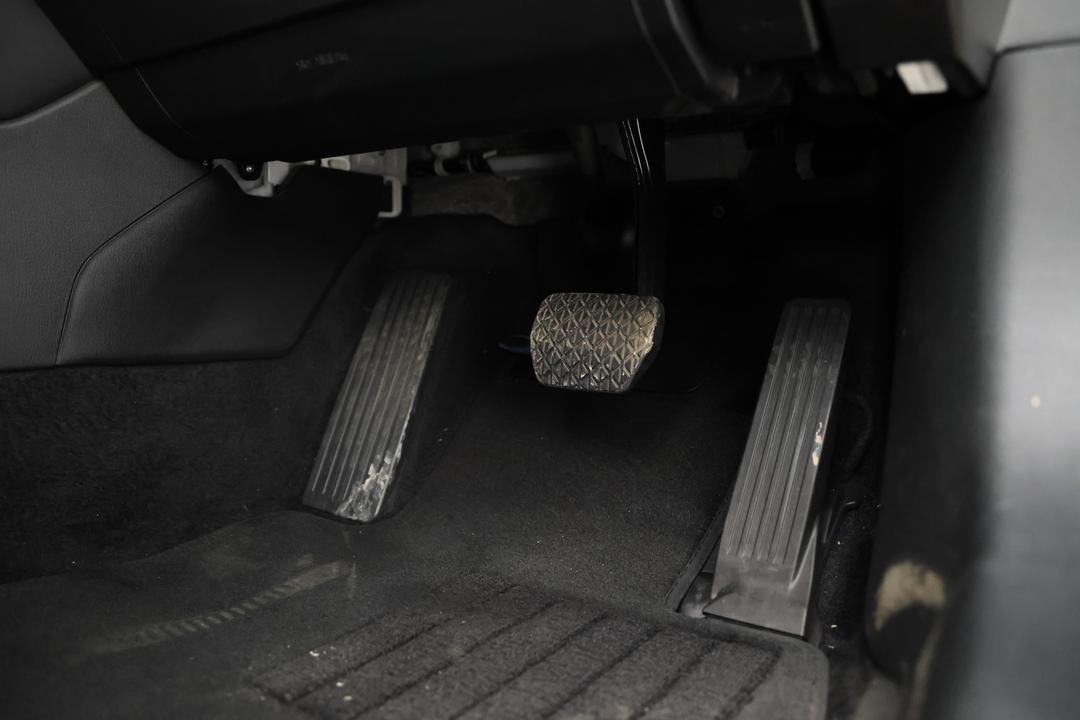 2024 Mazda 3 G25 Evolve Sp, Automatic, 17784 km, Utility Switches/Buttons