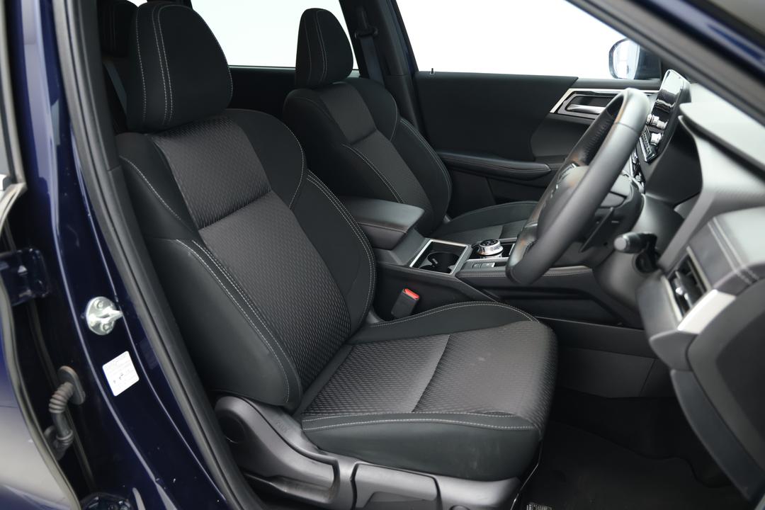 2023 Mitsubishi Outlander Ls 7 Seat (2WD), Automatic, 27934 km, Drivers Side Door Panel Controls