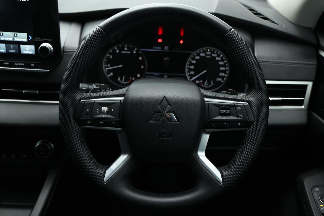 2023 Mitsubishi Outlander Ls 7 Seat (2WD), Automatic, 27934 km, Steering Wheel Close-up