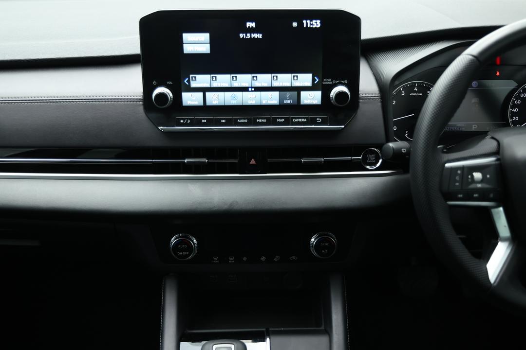 2023 Mitsubishi Outlander Ls 7 Seat (2WD), Automatic, 27934 km, Center Console