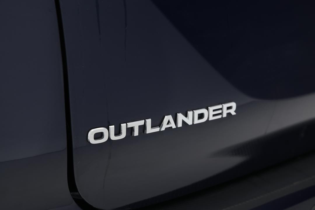 2023 Mitsubishi Outlander Ls 7 Seat (2WD), Automatic, 27934 km, Badge (Boot Left Side)