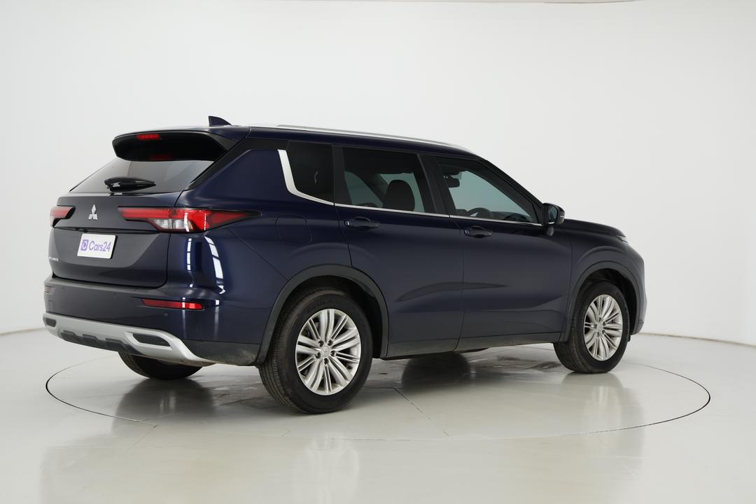 2023 Mitsubishi Outlander Ls 7 Seat (2WD), Automatic, 27934 km, Right Back Diagonal (45- Degree) View