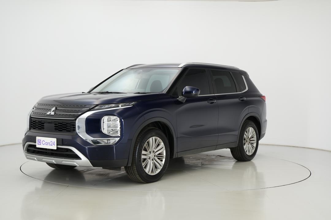 2023 Mitsubishi Outlander Ls 7 Seat (2WD), Automatic, 27934 km, Left Front Diagonal (45- Degree) View