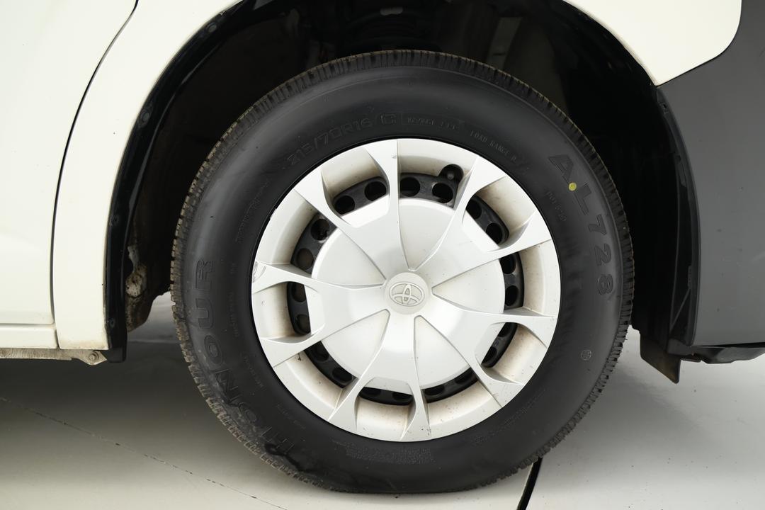 2022 Toyota Hiace Lwb, Automatic, 98735 km, Right Front Wheel