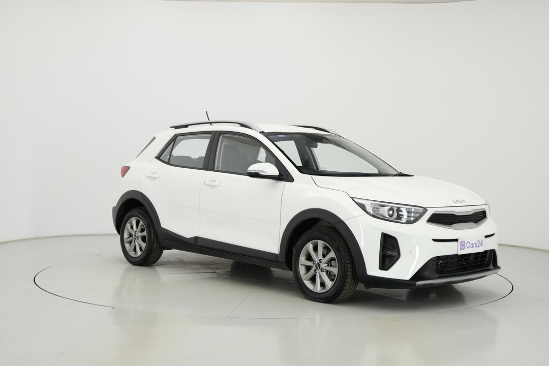 2024 Kia Stonic S, Automatic, 23143 km, Right Front Diagonal (45- Degree) View