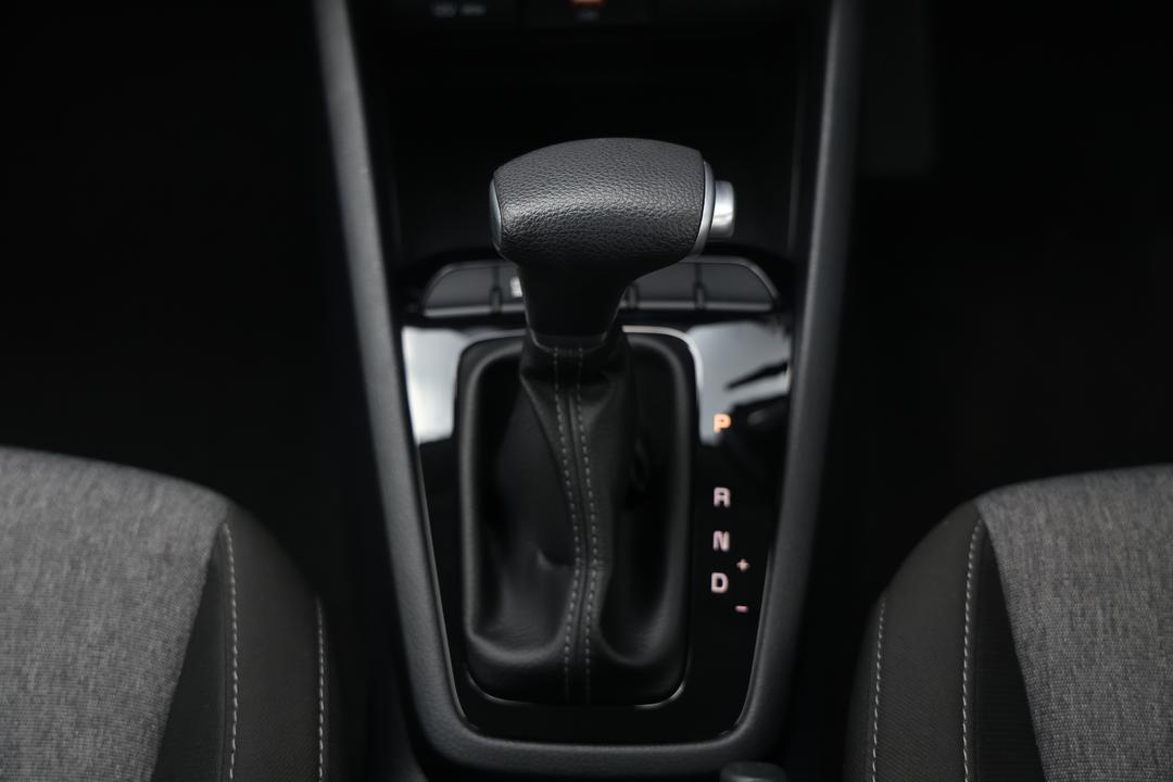 2024 Kia Stonic S, Automatic, 23143 km, Gear Lever 