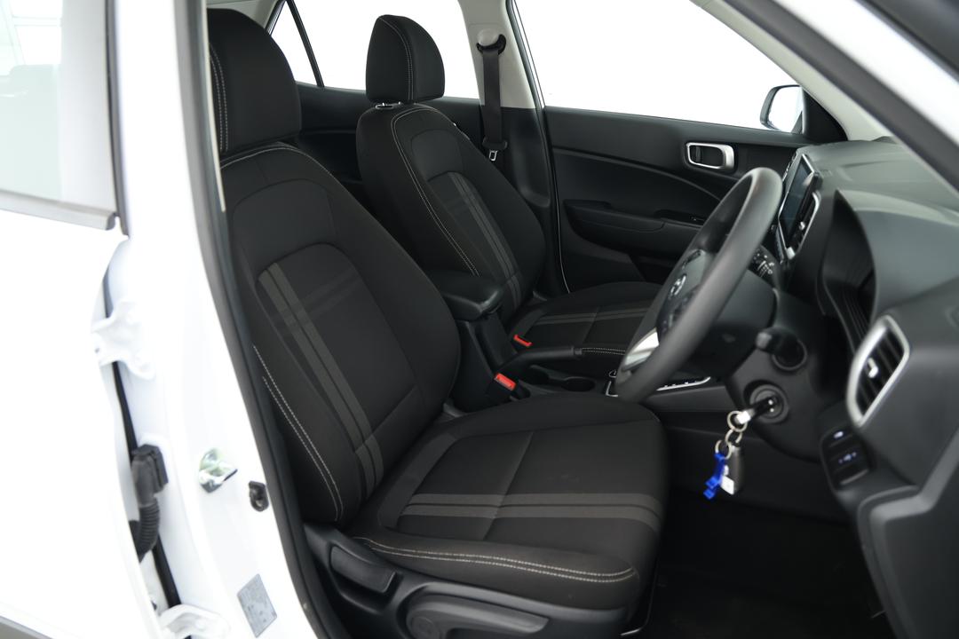 2025 Hyundai Venue Venue, Automatic, 27201 km, Utility Switches/Buttons