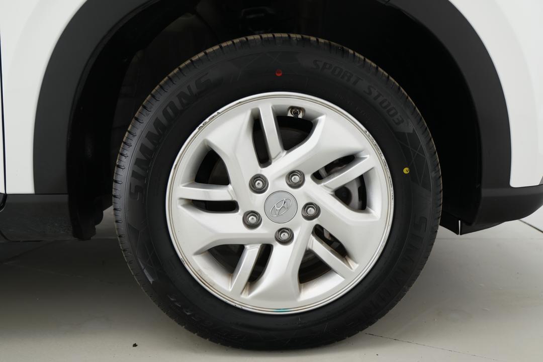 2025 Hyundai Venue Venue, Automatic, 27201 km, Right Front Wheel