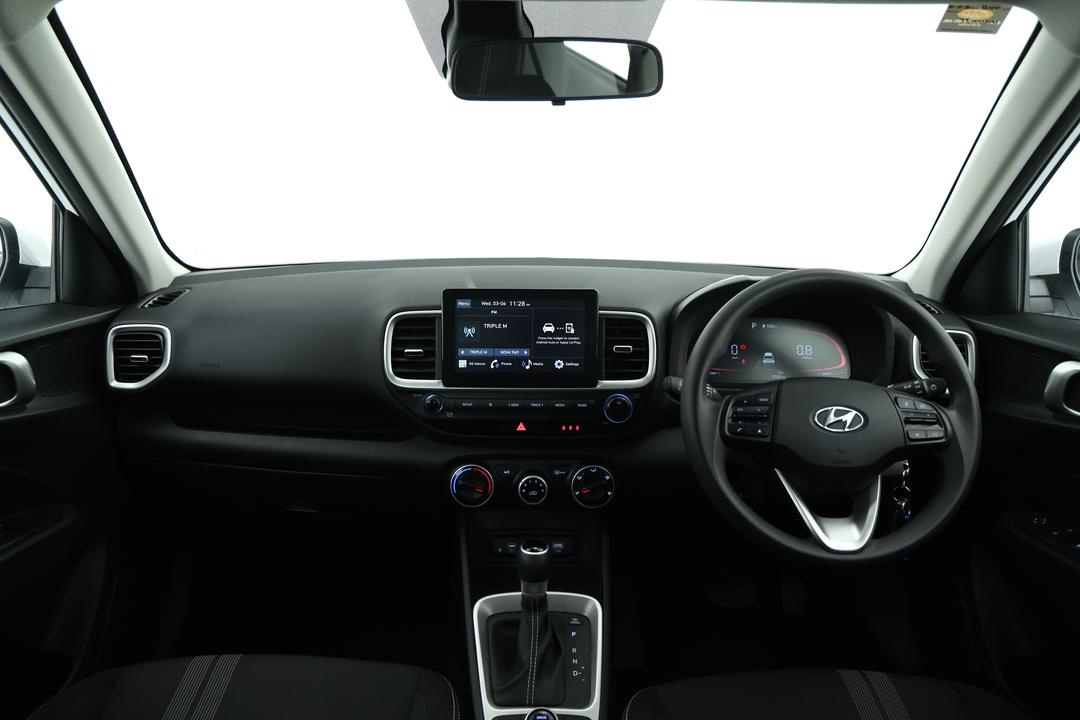 2025 Hyundai Venue Venue, Automatic, 27201 km, Gear Lever 