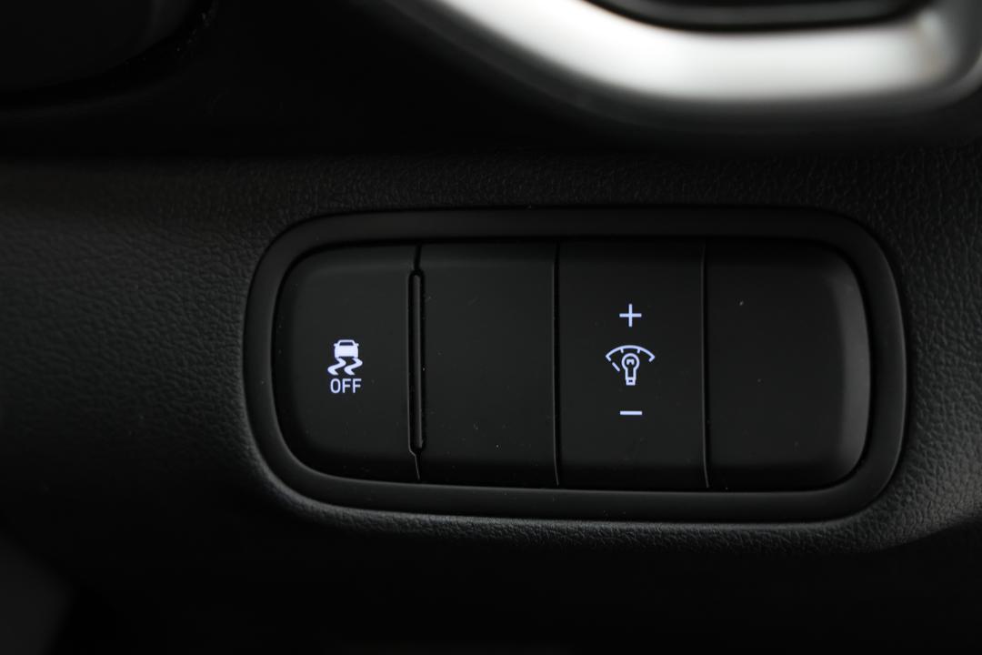 2025 Hyundai Venue Venue, Automatic, 27201 km, Child Seat Anchor Points