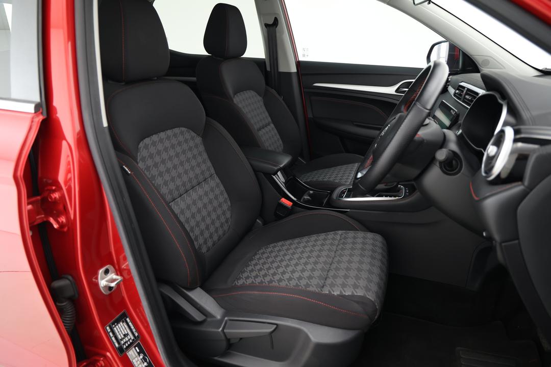 2022 MG Zst Core, Automatic, 26368 km, Drivers Side Adjustment Panel