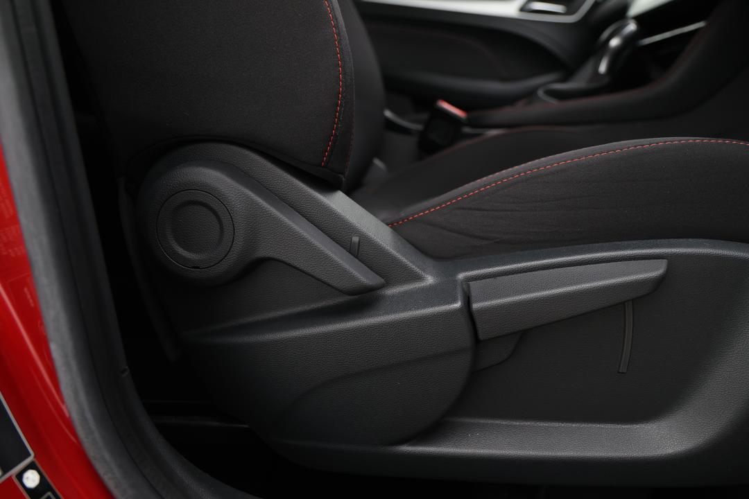 2022 MG Zst Core, Automatic, 26368 km, Utility Switches/Buttons