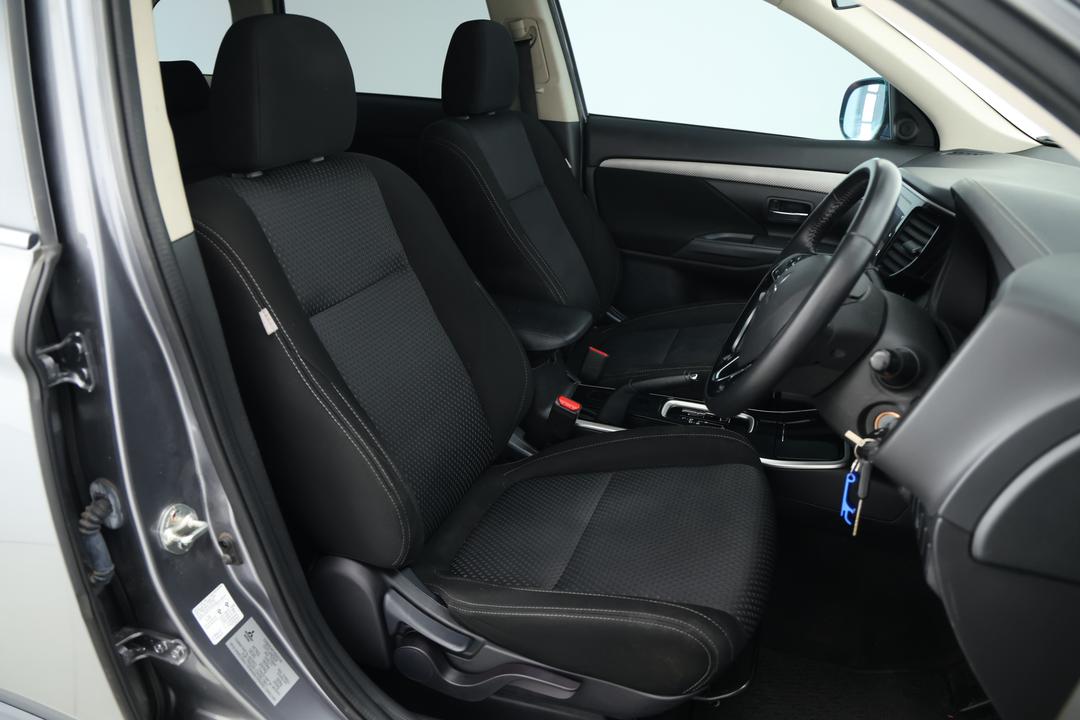 2017 Mitsubishi Outlander Ls Safety Pack (4x2), Automatic, 66075 km, Right Side Front Door Cabin View
