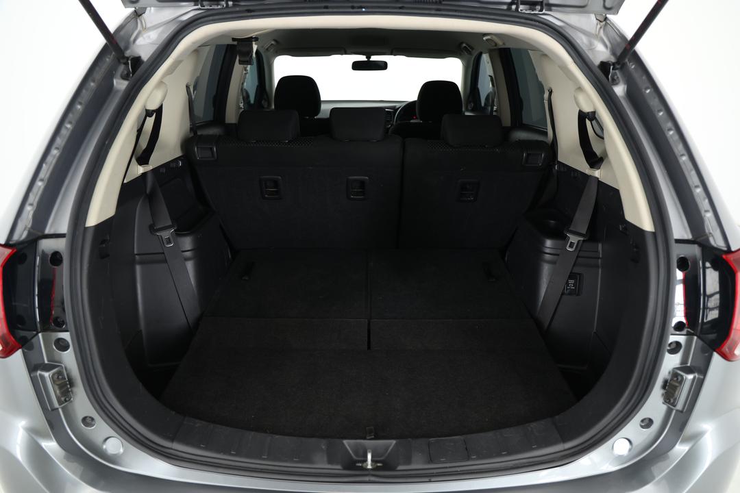 2017 Mitsubishi Outlander Ls Safety Pack (4x2), Automatic, 66075 km, Boot Inside View