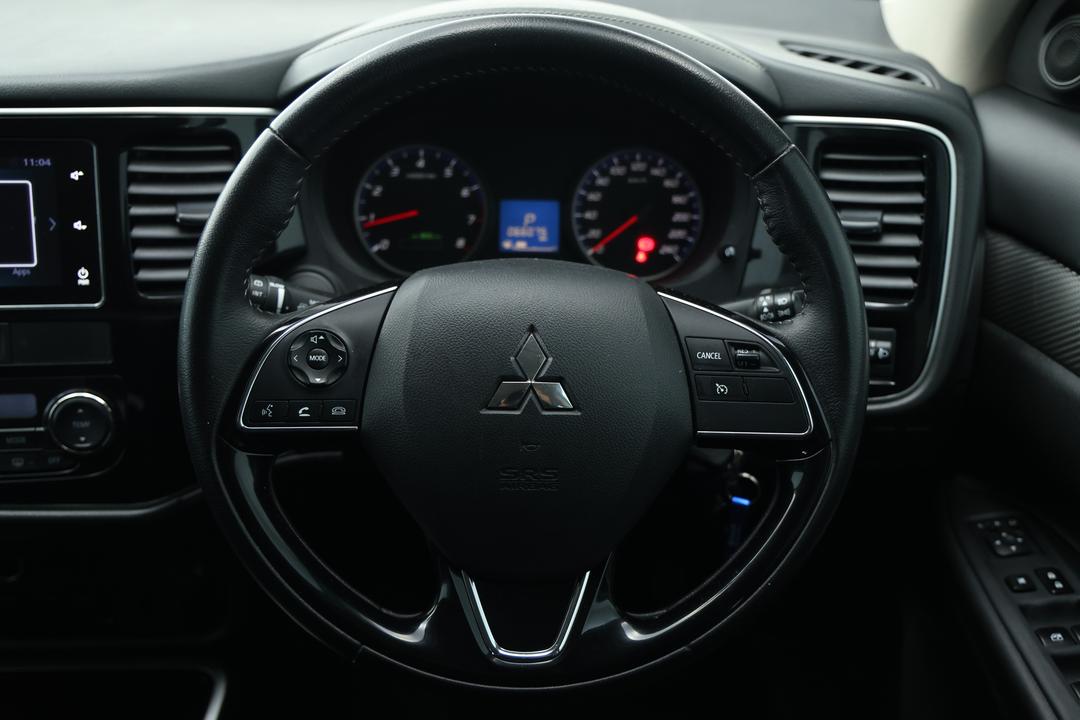 2017 Mitsubishi Outlander Ls Safety Pack (4x2), Automatic, 66075 km, Steering Wheel Close-up