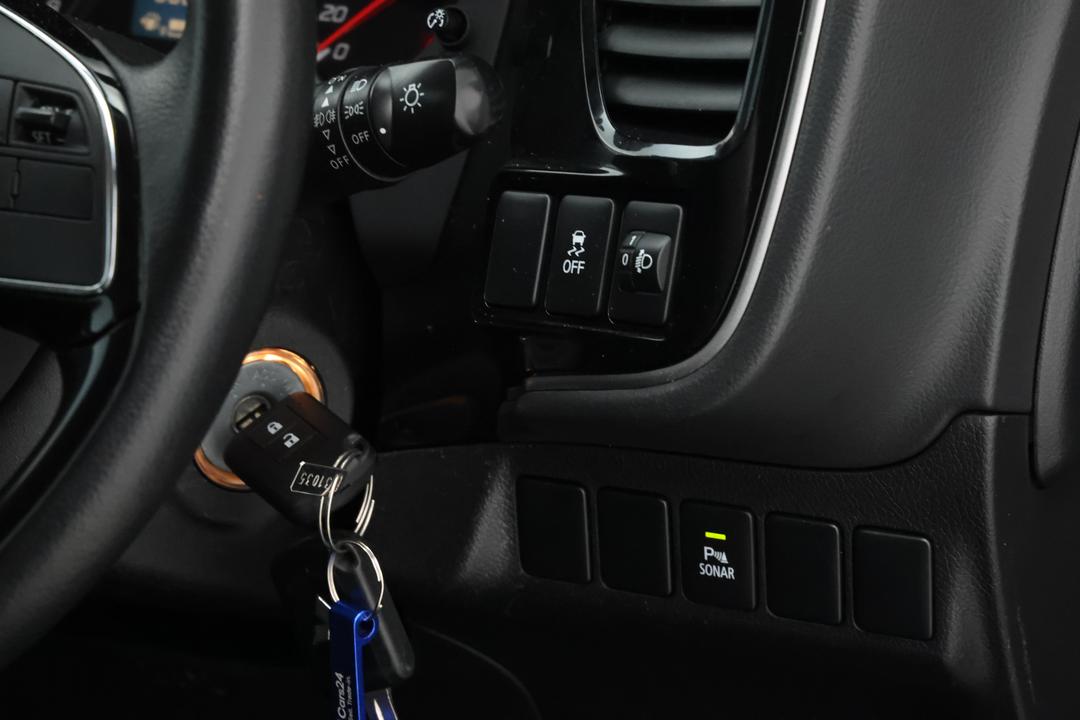 2017 Mitsubishi Outlander Ls Safety Pack (4x2), Automatic, 66075 km, Utility Switches/Buttons