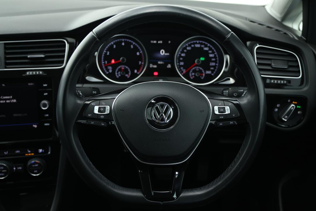 2019 Volkswagen Golf 110 Tsi Highline, Automatic, 67100 km, Steering Wheel Close-up