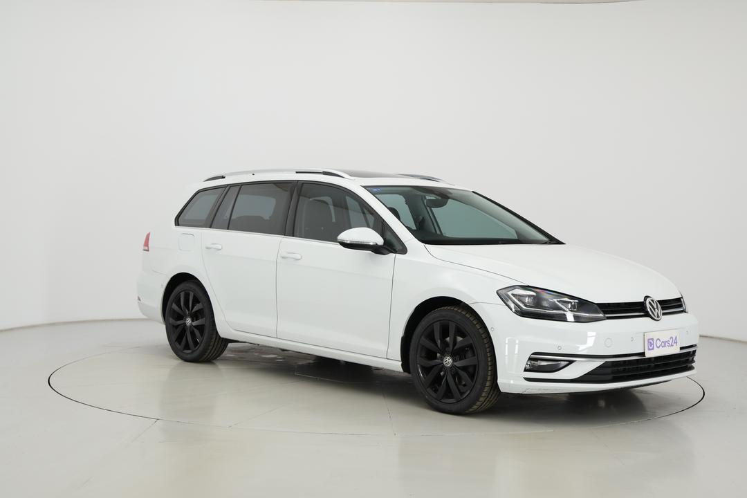 2019 Volkswagen Golf 110 Tsi Highline, Automatic, 67100 km, Right Front Diagonal (45- Degree) View