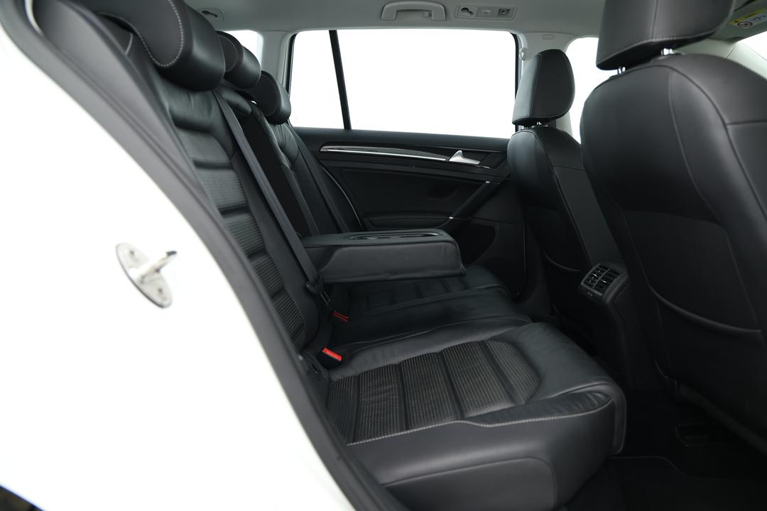 2019 Volkswagen Golf 110 Tsi Highline, Automatic, 67100 km, Right Side Rear Door Cabin View