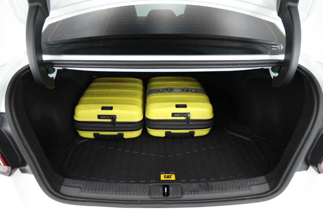 2023 MG Mg5 Vibe, Automatic, 39444 km, Boot Inside View with Luggage