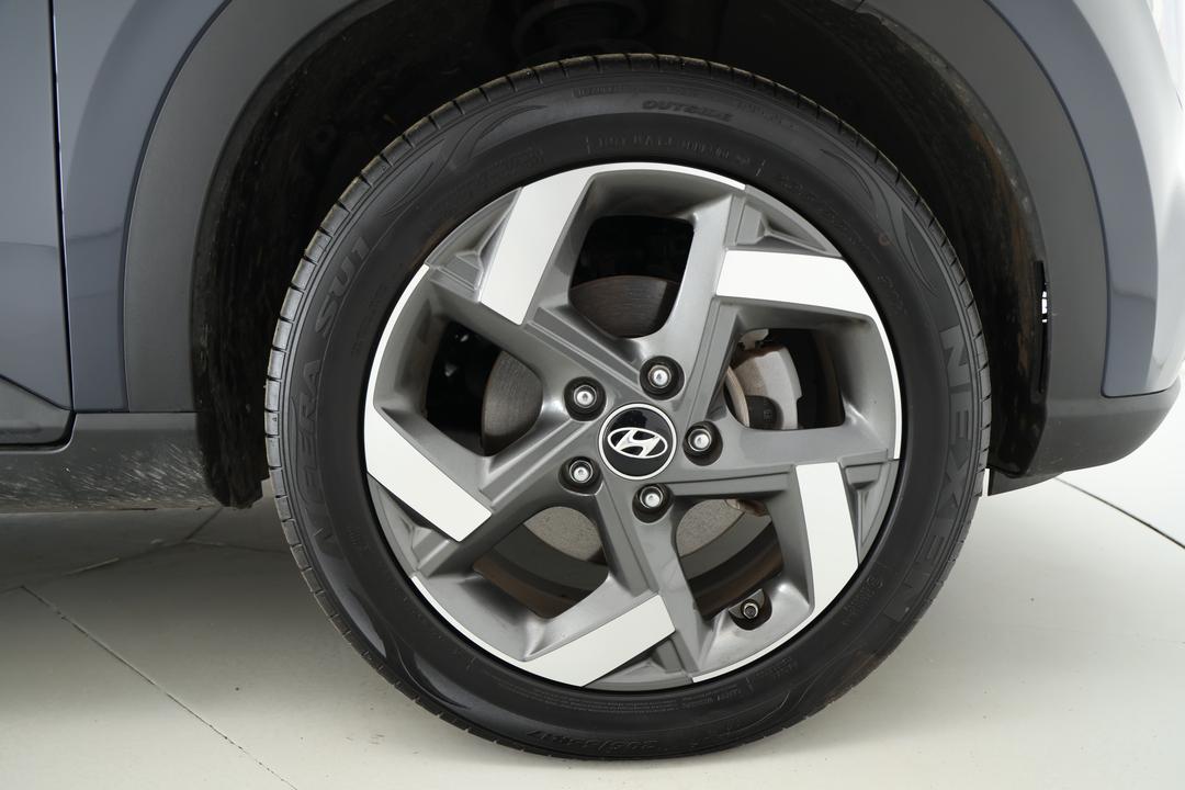 2024 Hyundai Venue Active, Automatic, 16534 km, Right Front Wheel
