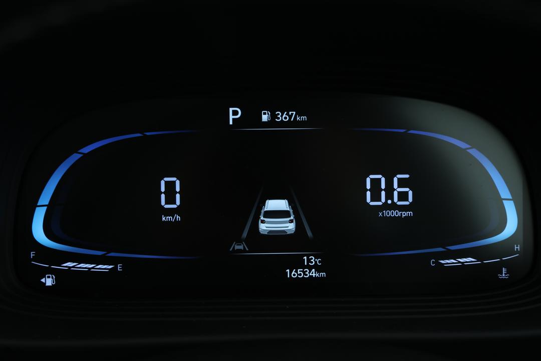 2024 Hyundai Venue Active, Automatic, 16534 km, Drivers Side Door Panel Controls