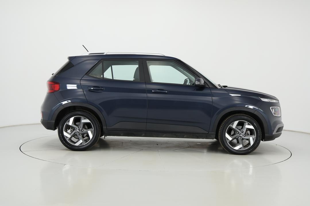 2024 Hyundai Venue Active, Automatic, 16534 km, Right Side View