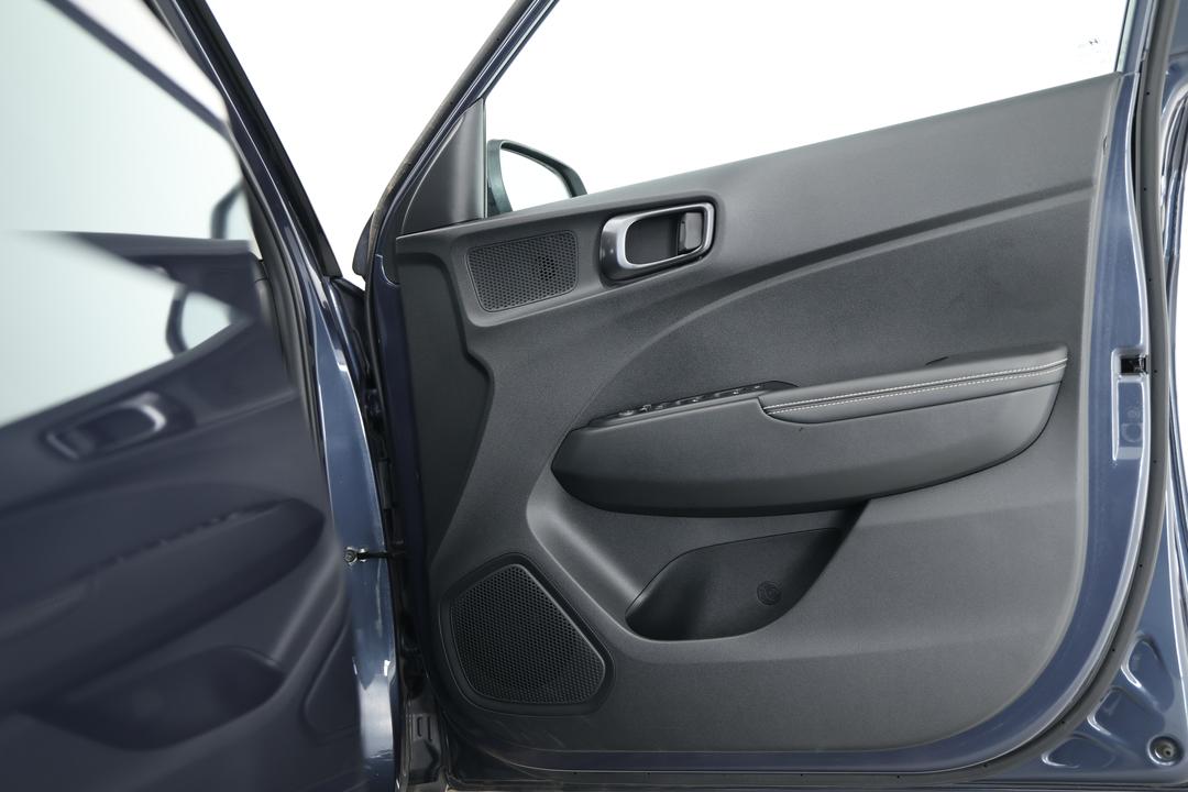2024 Hyundai Venue Active, Automatic, 16534 km, Right Side Front Door Cabin View