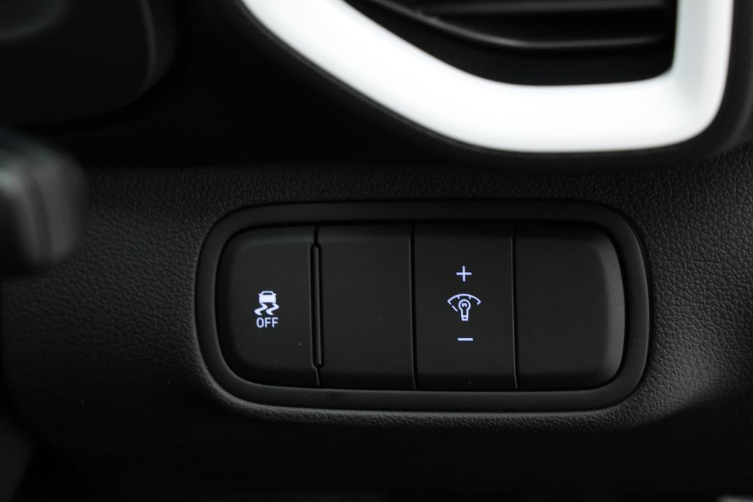 2024 Hyundai Venue Active, Automatic, 16534 km, Pedals and Footmat