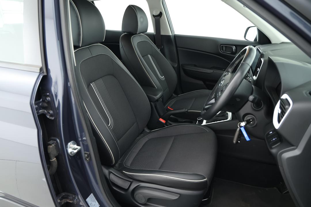 2024 Hyundai Venue Active, Automatic, 16534 km, Drivers Side Adjustment Panel