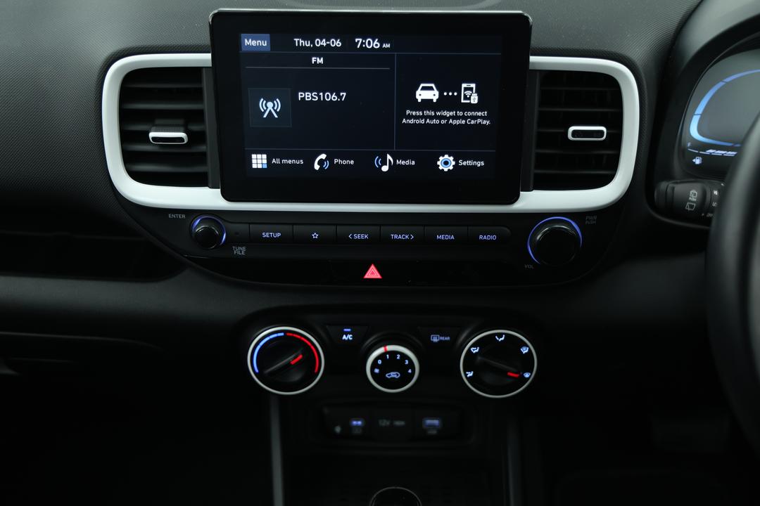 2024 Hyundai Venue Active, Automatic, 16534 km, Center Console