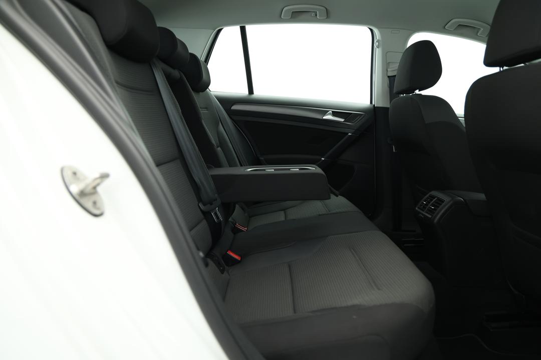 2018 Volkswagen Golf 110 Tsi Comfortline, Automatic, 61622 km, Right Side Rear Door Cabin View