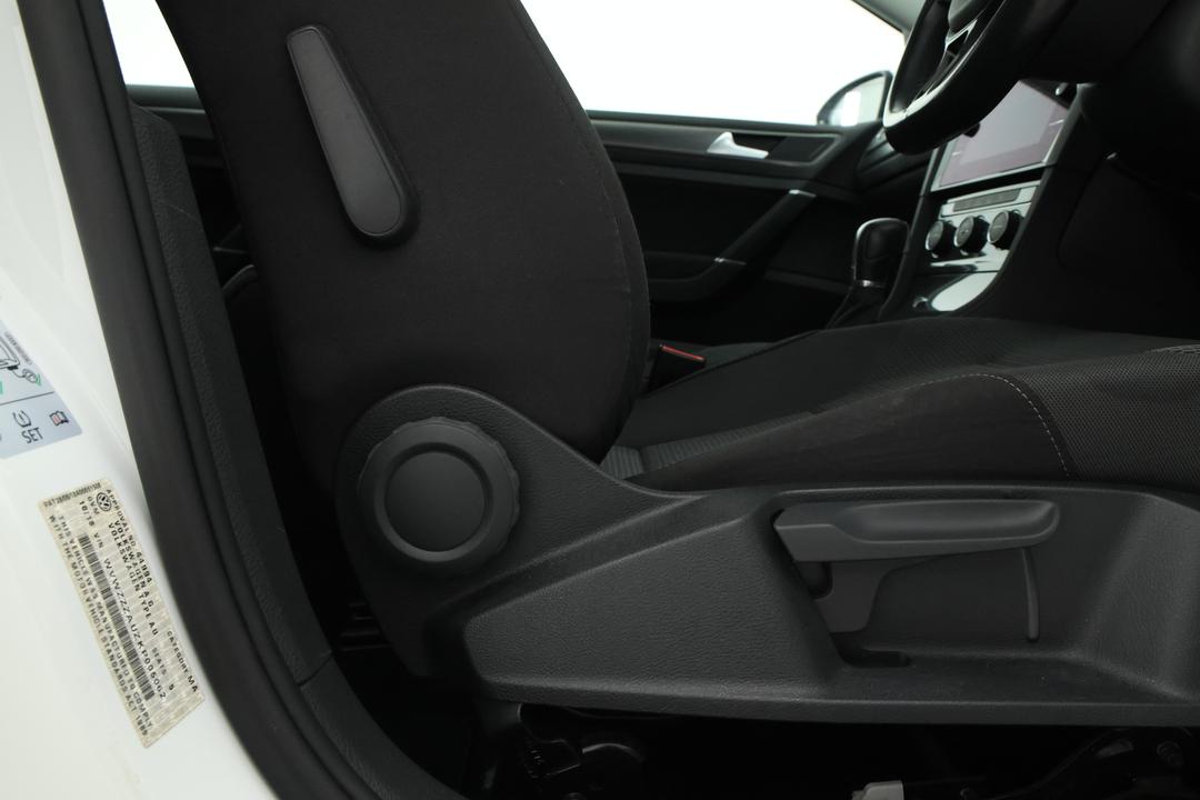 2018 Volkswagen Golf 110 Tsi Comfortline, Automatic, 61622 km, Right Side Front Door Cabin View