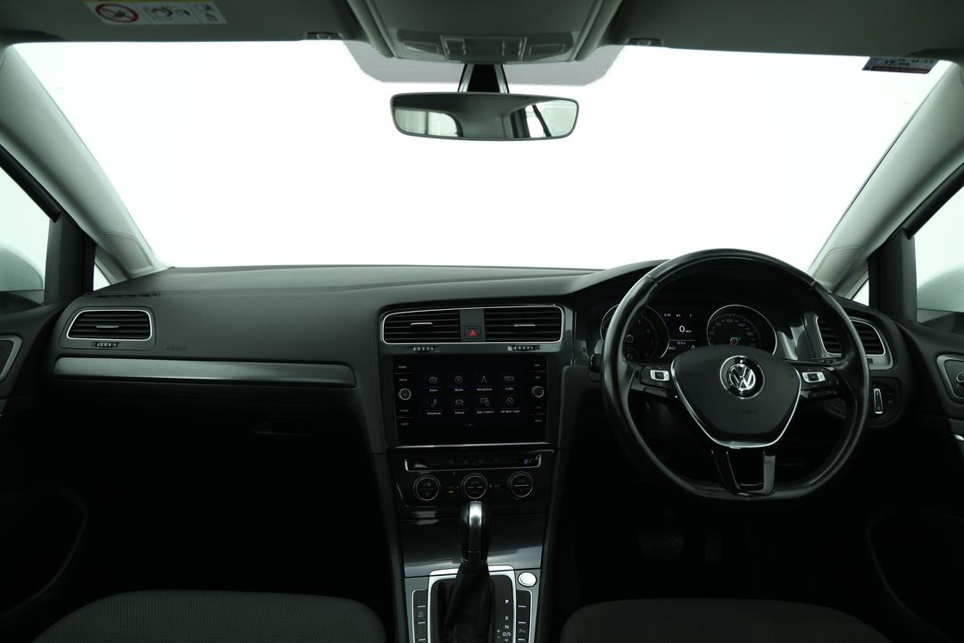 2018 Volkswagen Golf 110 Tsi Comfortline, Automatic, 61622 km, Dashboard View