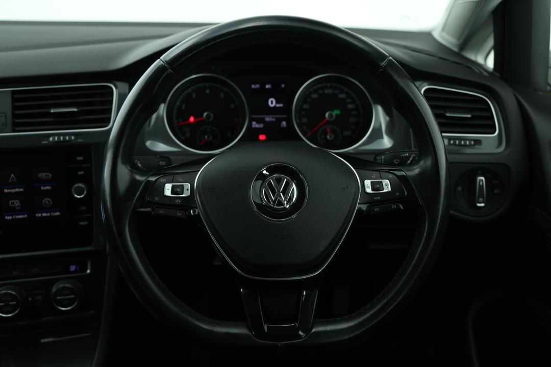 2018 Volkswagen Golf 110 Tsi Comfortline, Automatic, 61622 km, Steering Wheel Close-up