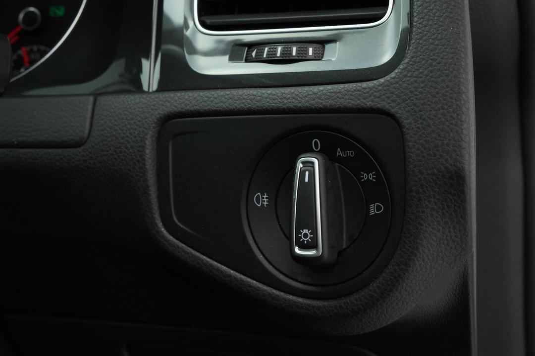 2018 Volkswagen Golf 110 Tsi Comfortline, Automatic, 61622 km, Drivers Side Adjustment Panel