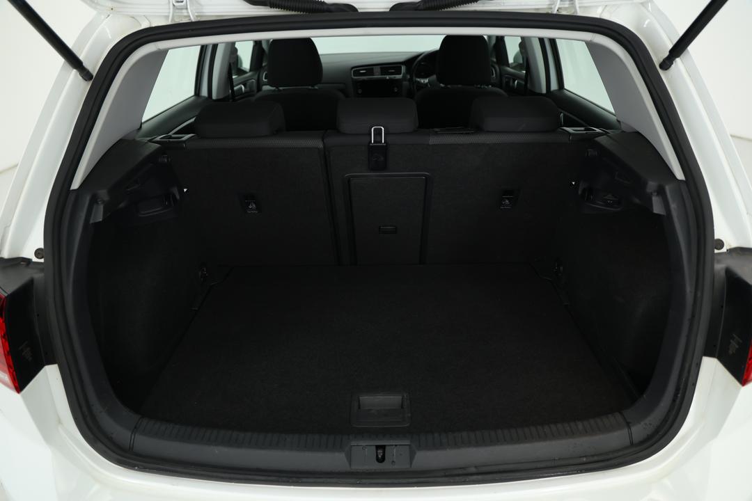 2018 Volkswagen Golf 110 Tsi Comfortline, Automatic, 61622 km, Boot Inside View