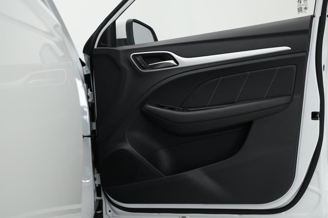 2023 MG ZS Excite, Automatic, 33704 km, Right Side Front Door Cabin View