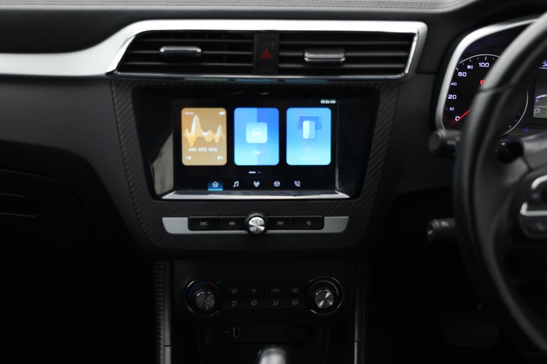 2023 MG ZS Excite, Automatic, 33704 km, Center Console