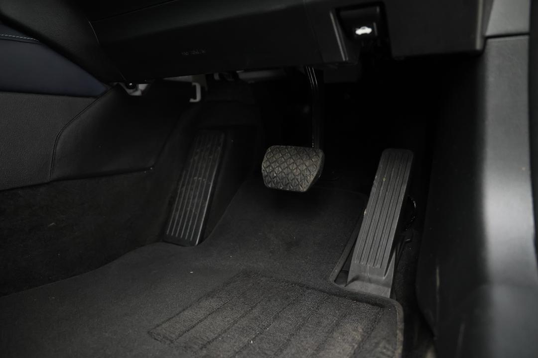2023 Mazda CX-30 G20 Pure (FWD), Automatic, 36490 km, Pedals and Footmat